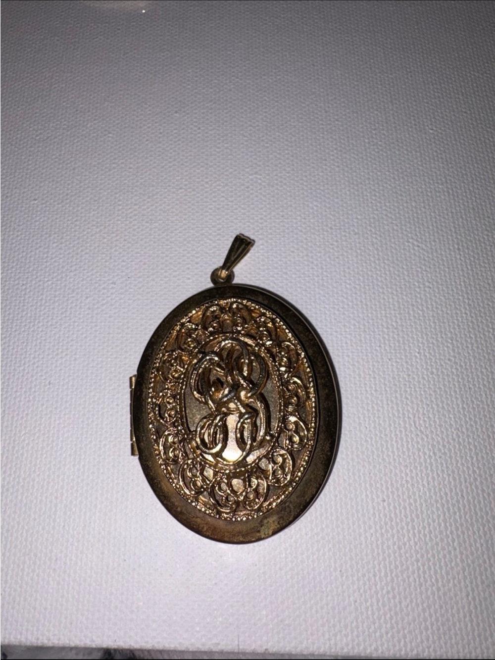 Vintage Gold Tone Ornate Filigree Locket oval Pendant Openwork Scroll Design